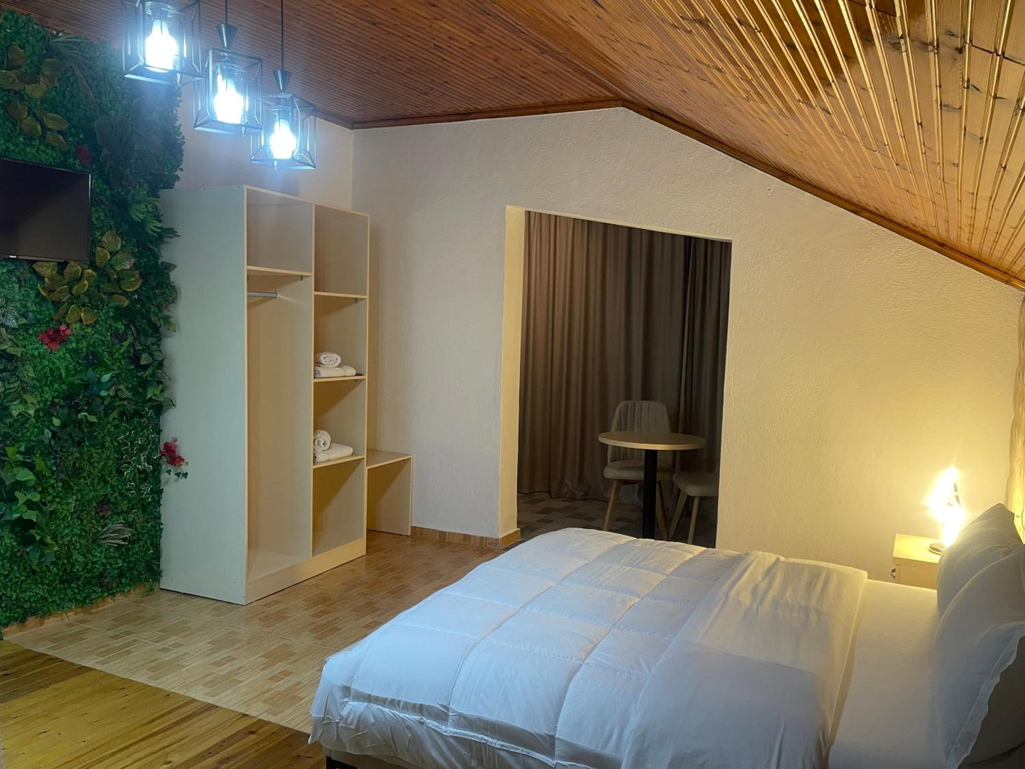 Four Generation Hotel Shiroka Luaran gambar